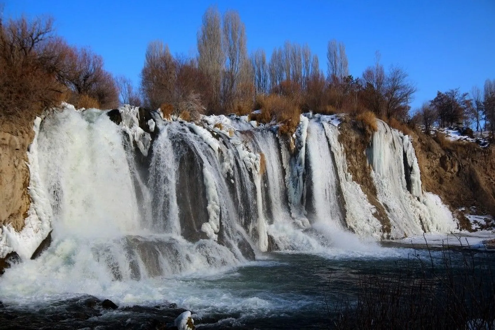 Muradiye Şelalesi'nde kartpostallık görüntüler