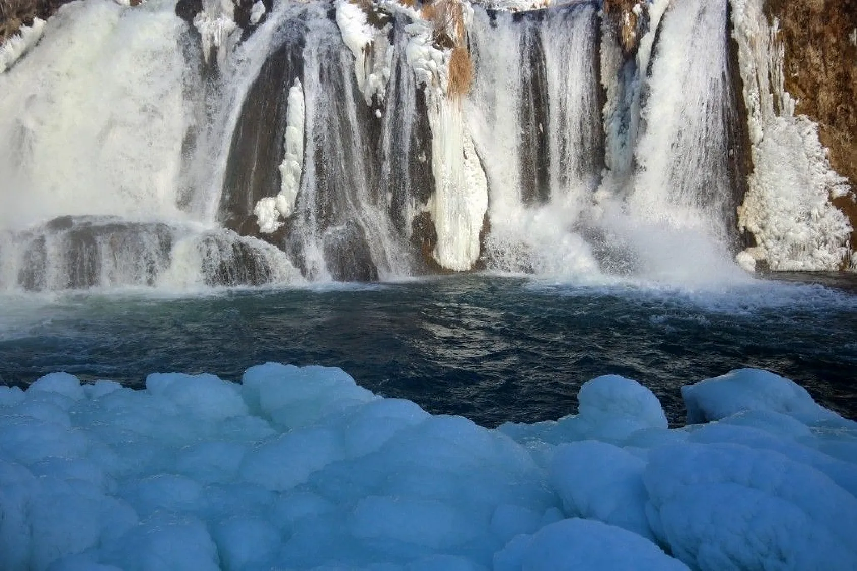 Muradiye Şelalesi'nde kartpostallık görüntüler