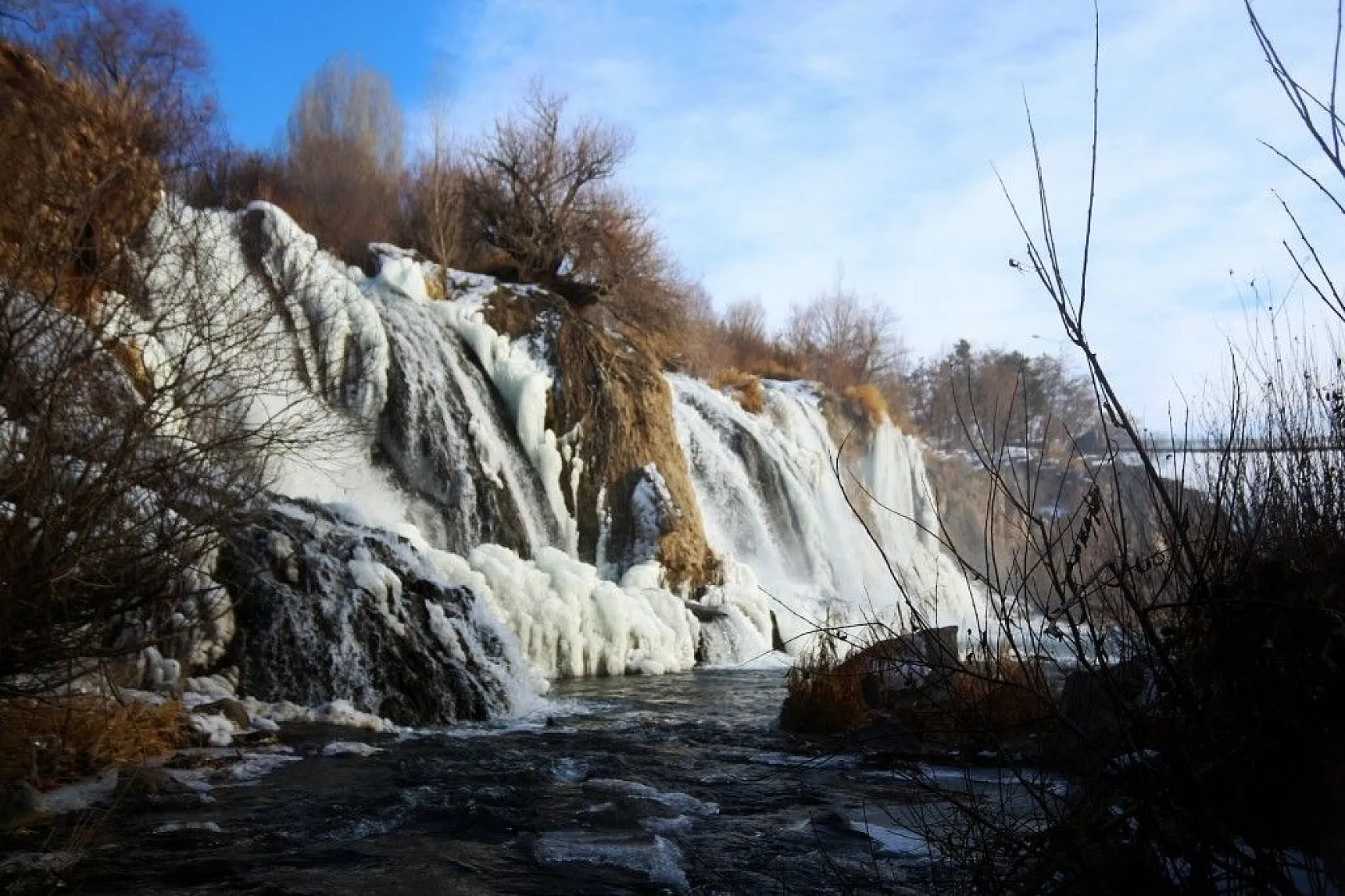 Muradiye Şelalesi'nde kartpostallık görüntüler