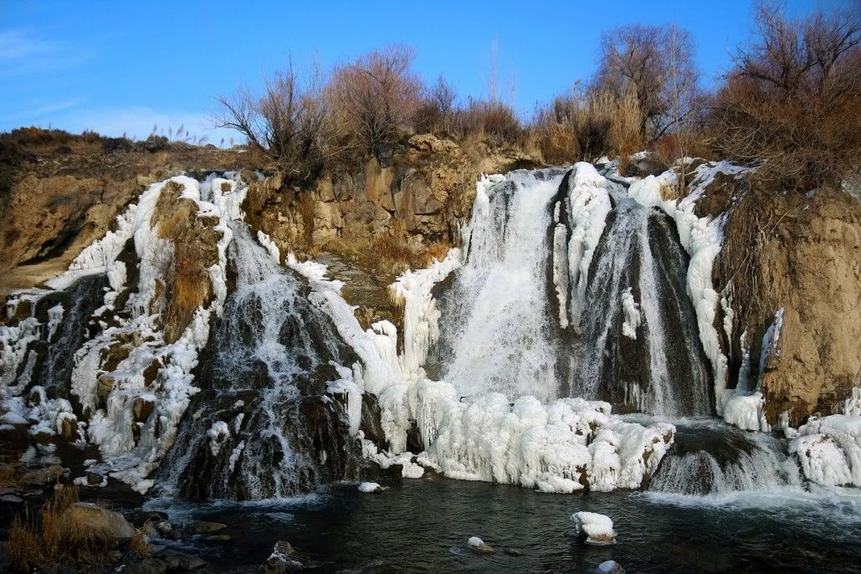 Muradiye Şelalesi'nde kartpostallık görüntüler