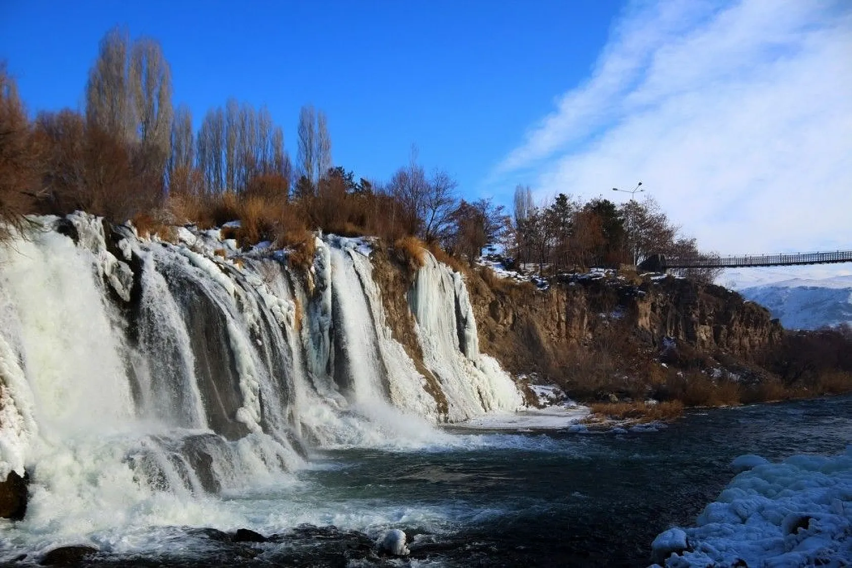 Muradiye Şelalesi'nde kartpostallık görüntüler