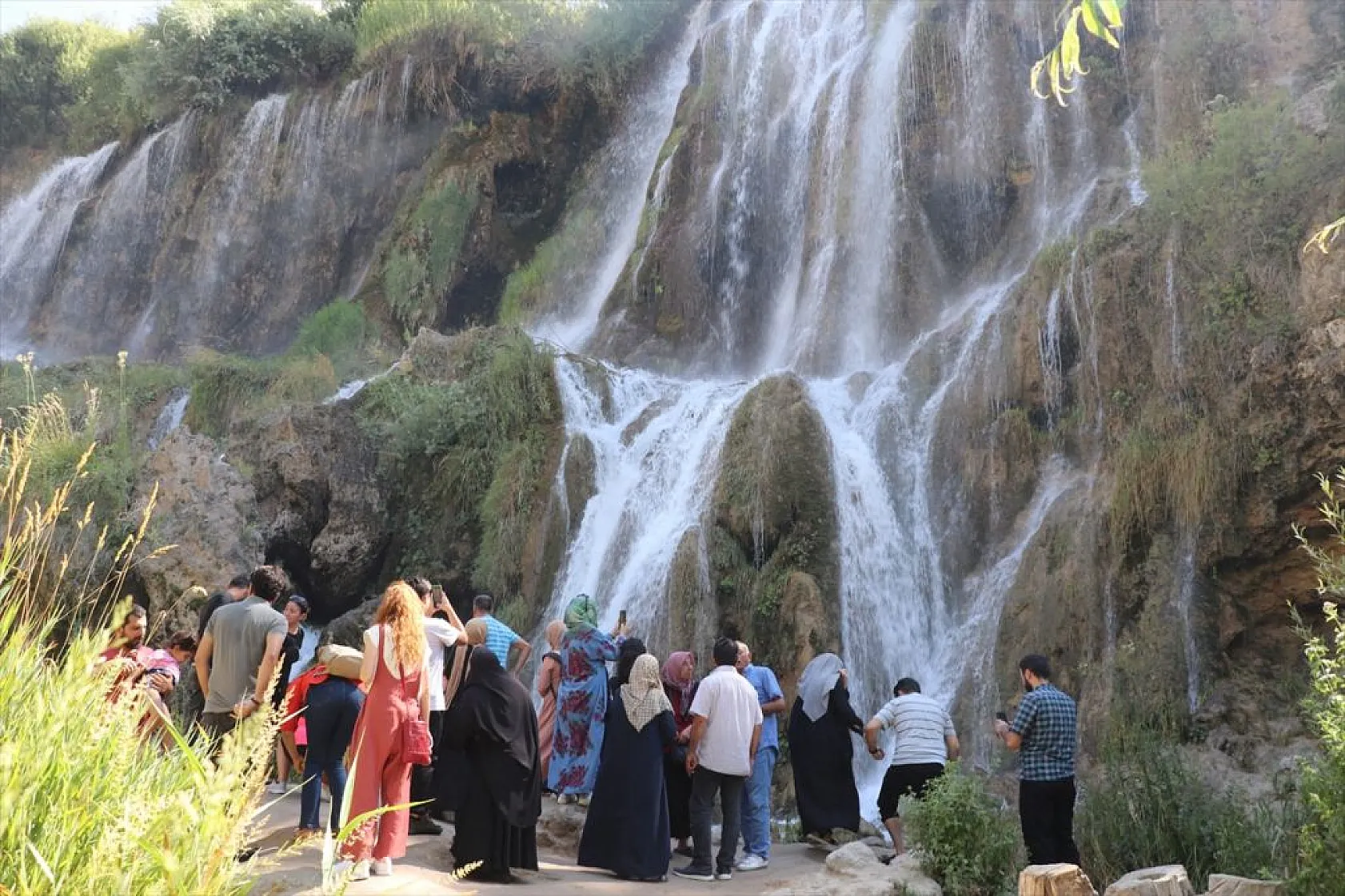 Girlevik Şelalesi yerli ve yabancı turistleri ağırlıyor