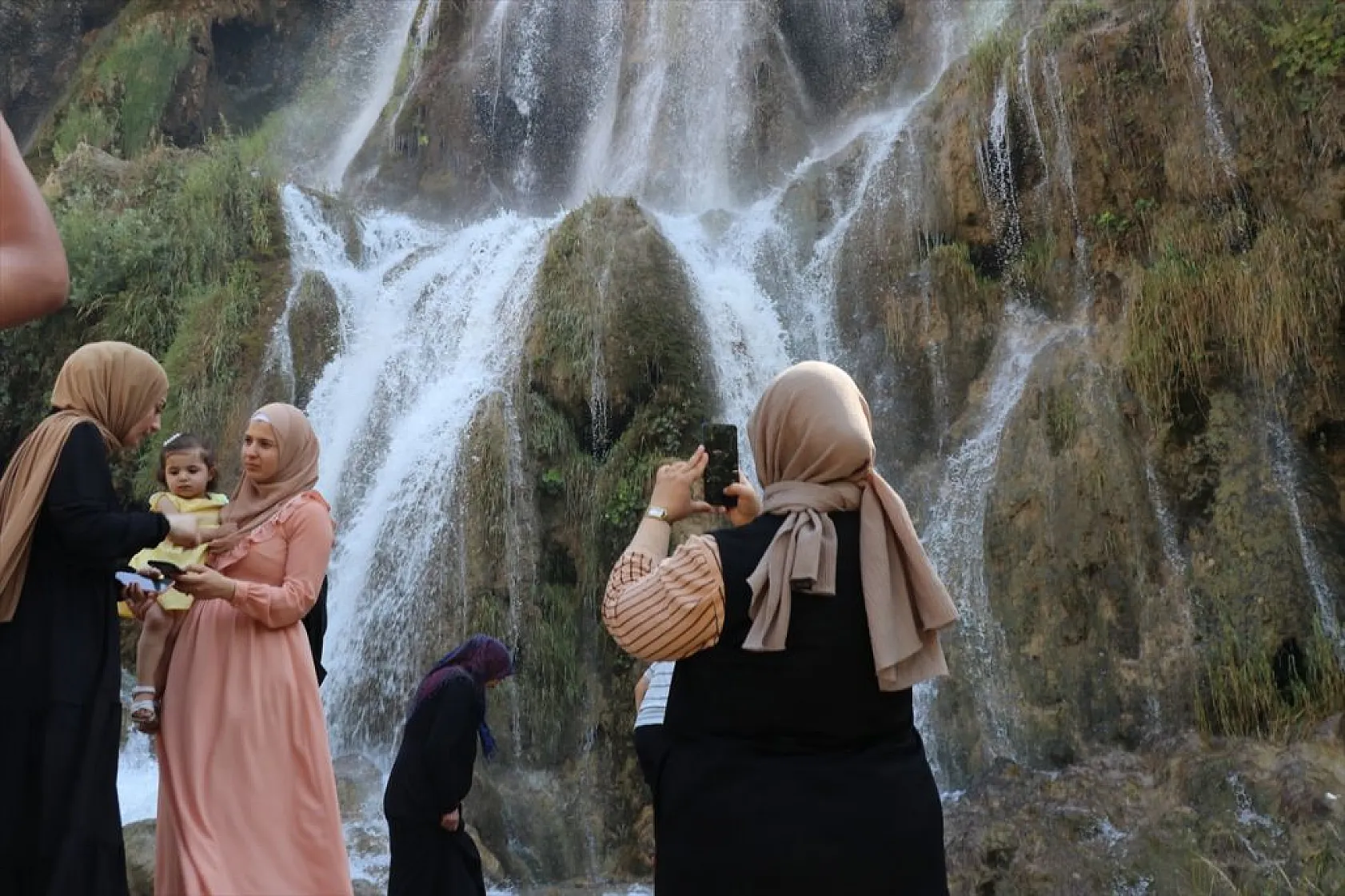 Girlevik Şelalesi yerli ve yabancı turistleri ağırlıyor