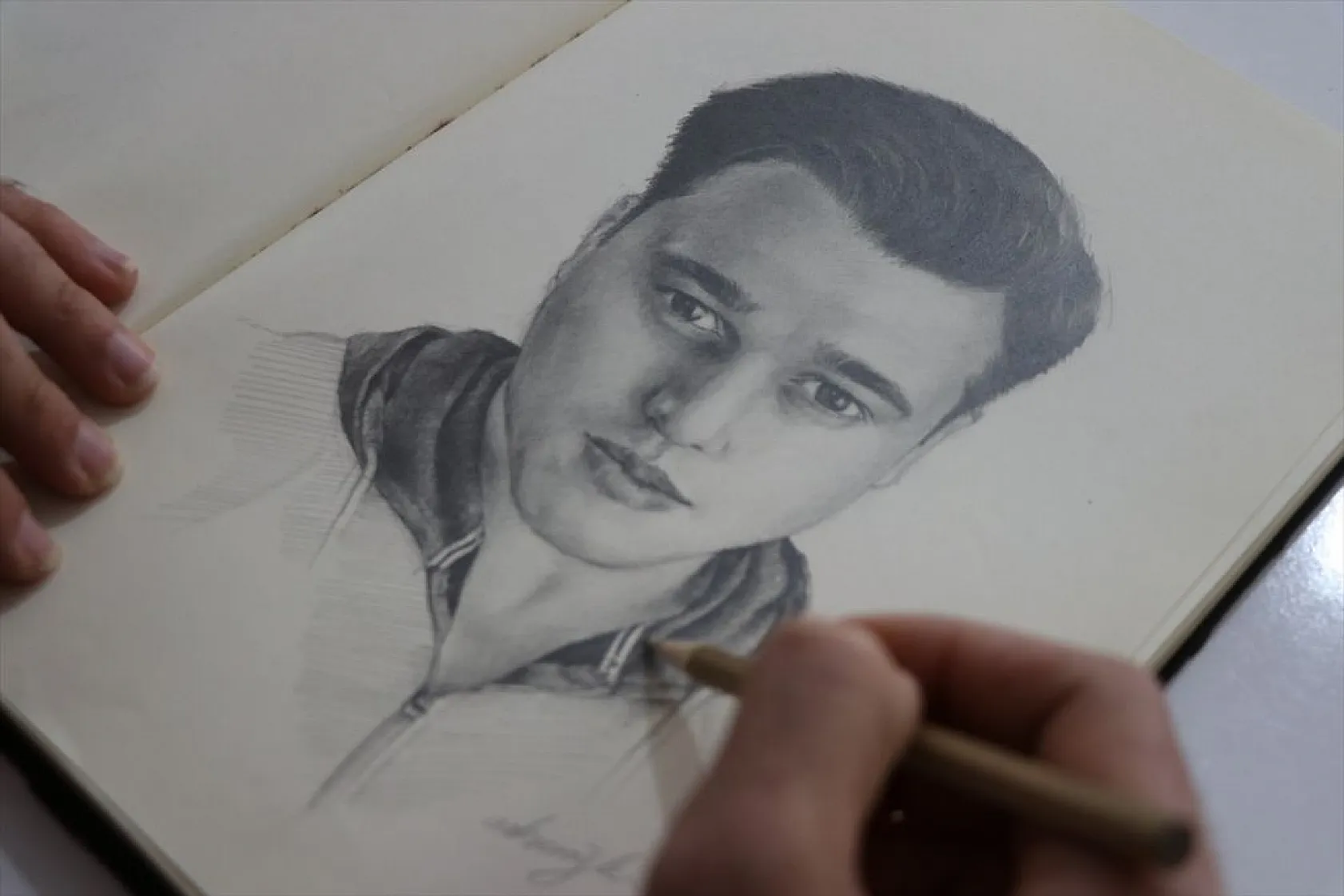 Konuşma güçlüğü yaşayan gencin dünyası resimle değişti