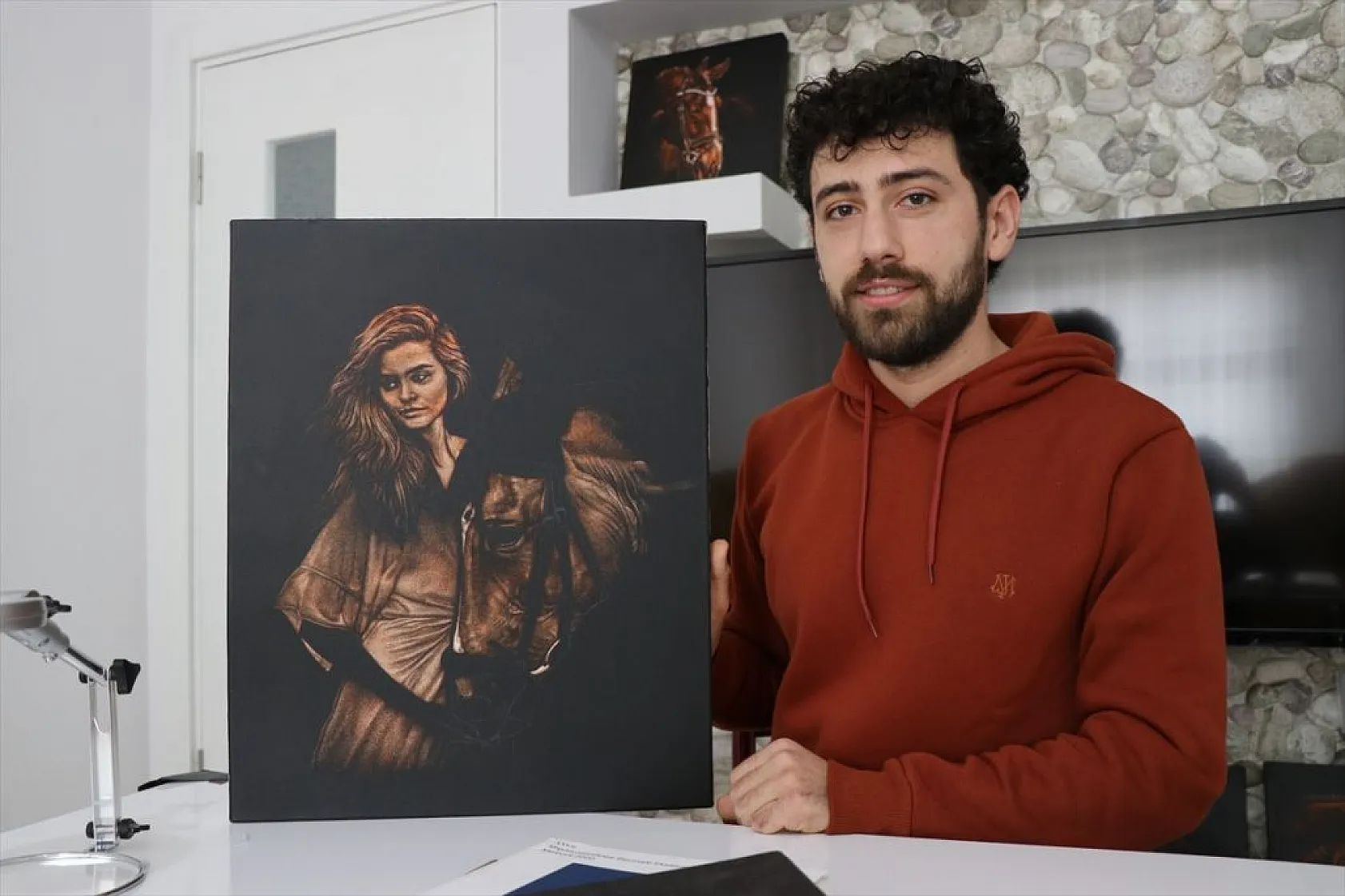 Konuşma güçlüğü yaşayan gencin dünyası resimle değişti