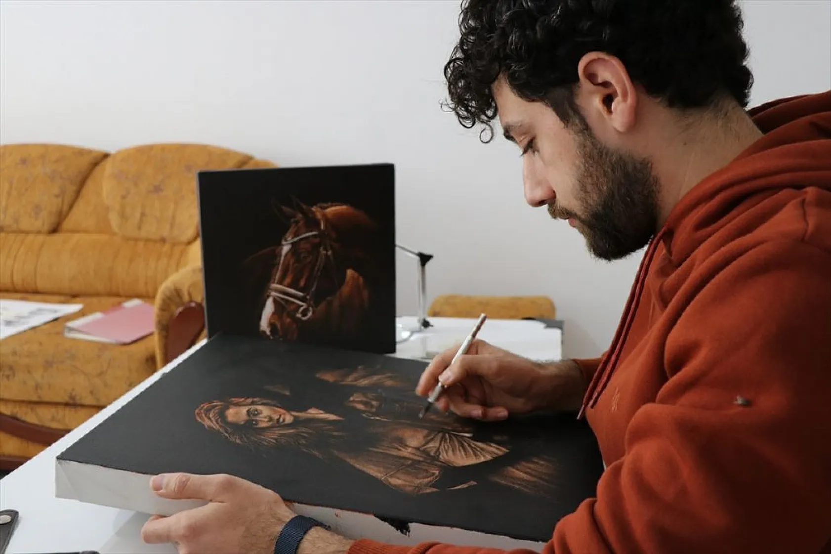 Konuşma güçlüğü yaşayan gencin dünyası resimle değişti