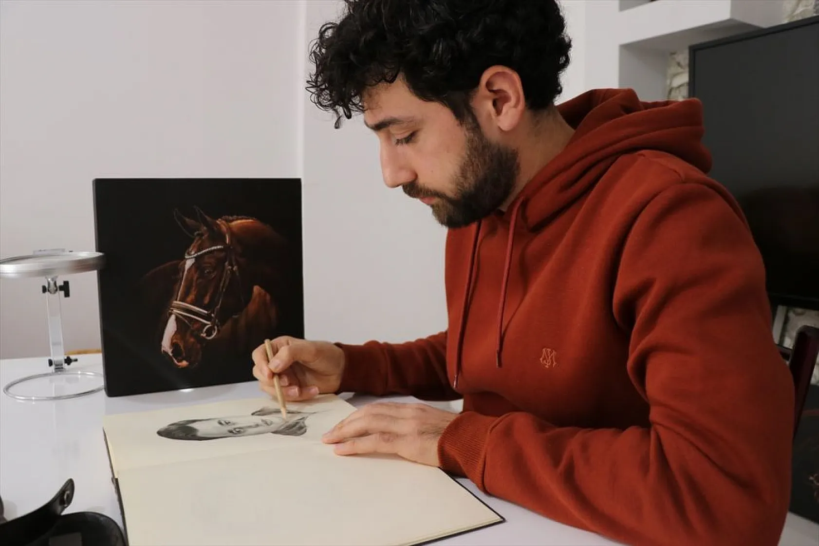 Konuşma güçlüğü yaşayan gencin dünyası resimle değişti