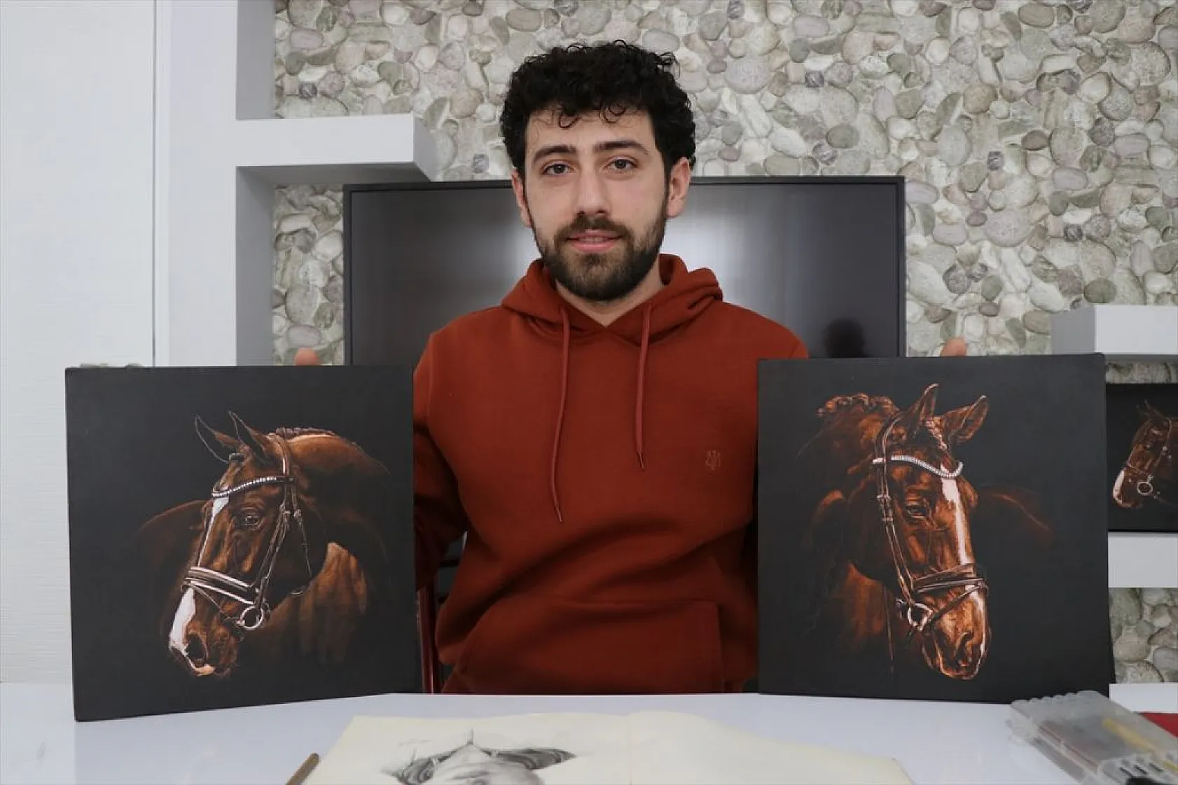 Konuşma güçlüğü yaşayan gencin dünyası resimle değişti