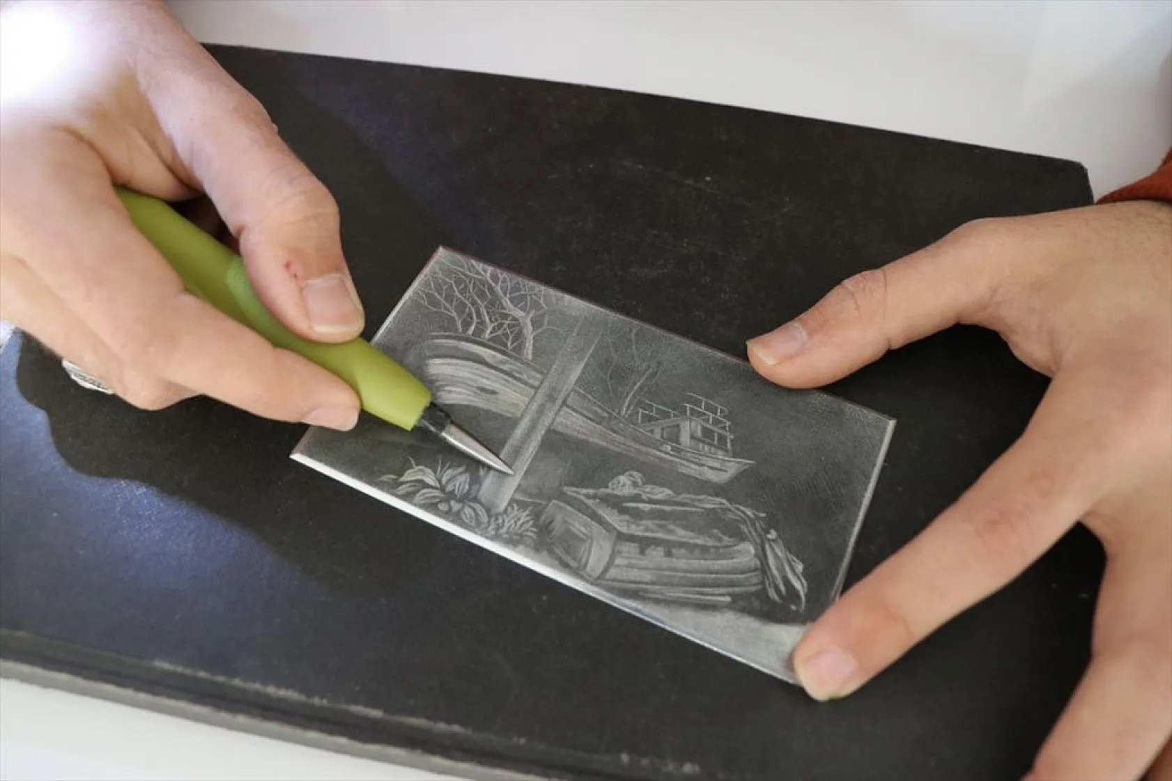 Konuşma güçlüğü yaşayan gencin dünyası resimle değişti