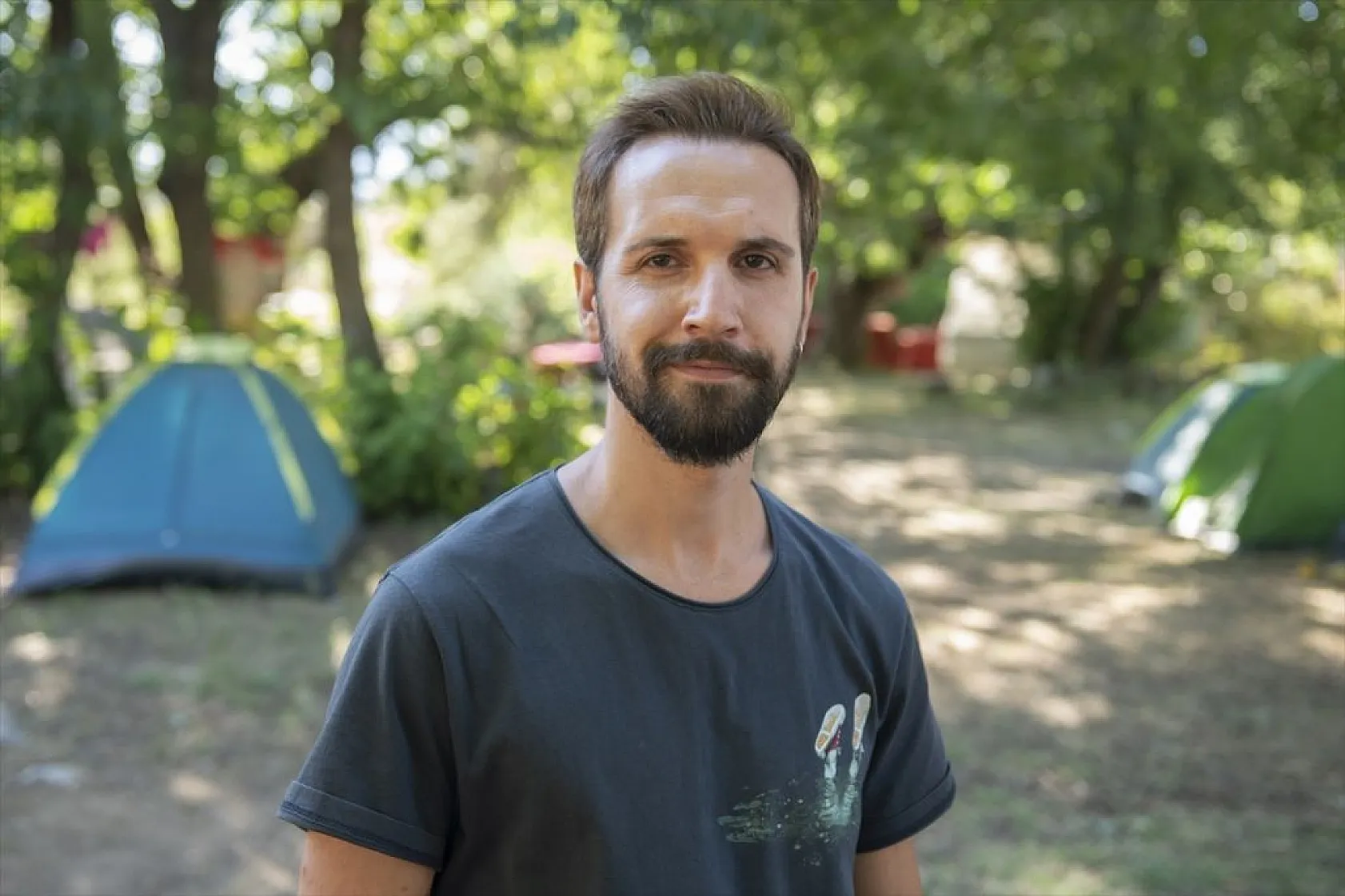 Munzur Çayı'nın kıyısında çadır kampı keyfi