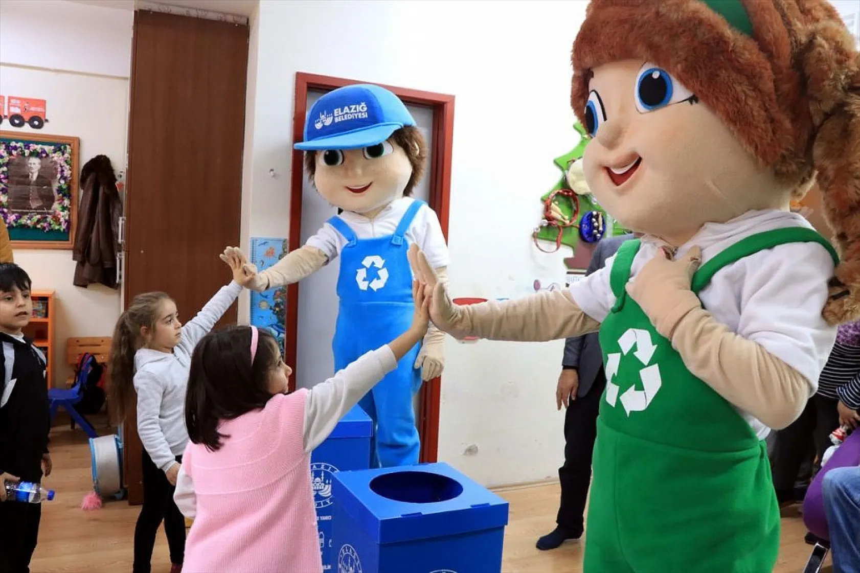 'İklim' ve 'Yağmur', öğrencilere geri dönüşüm ve çevreci bilinci aşılıyor