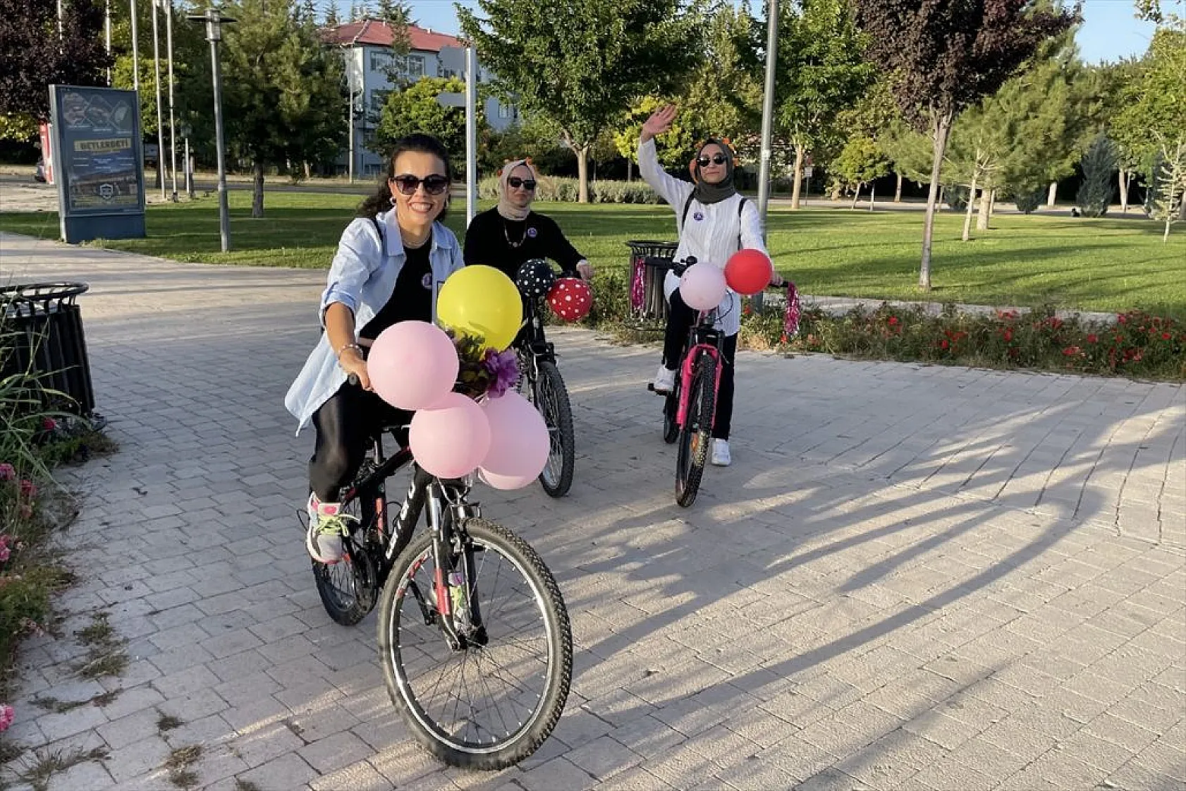 'Süslü Kadınlar' pedal çevirdi
