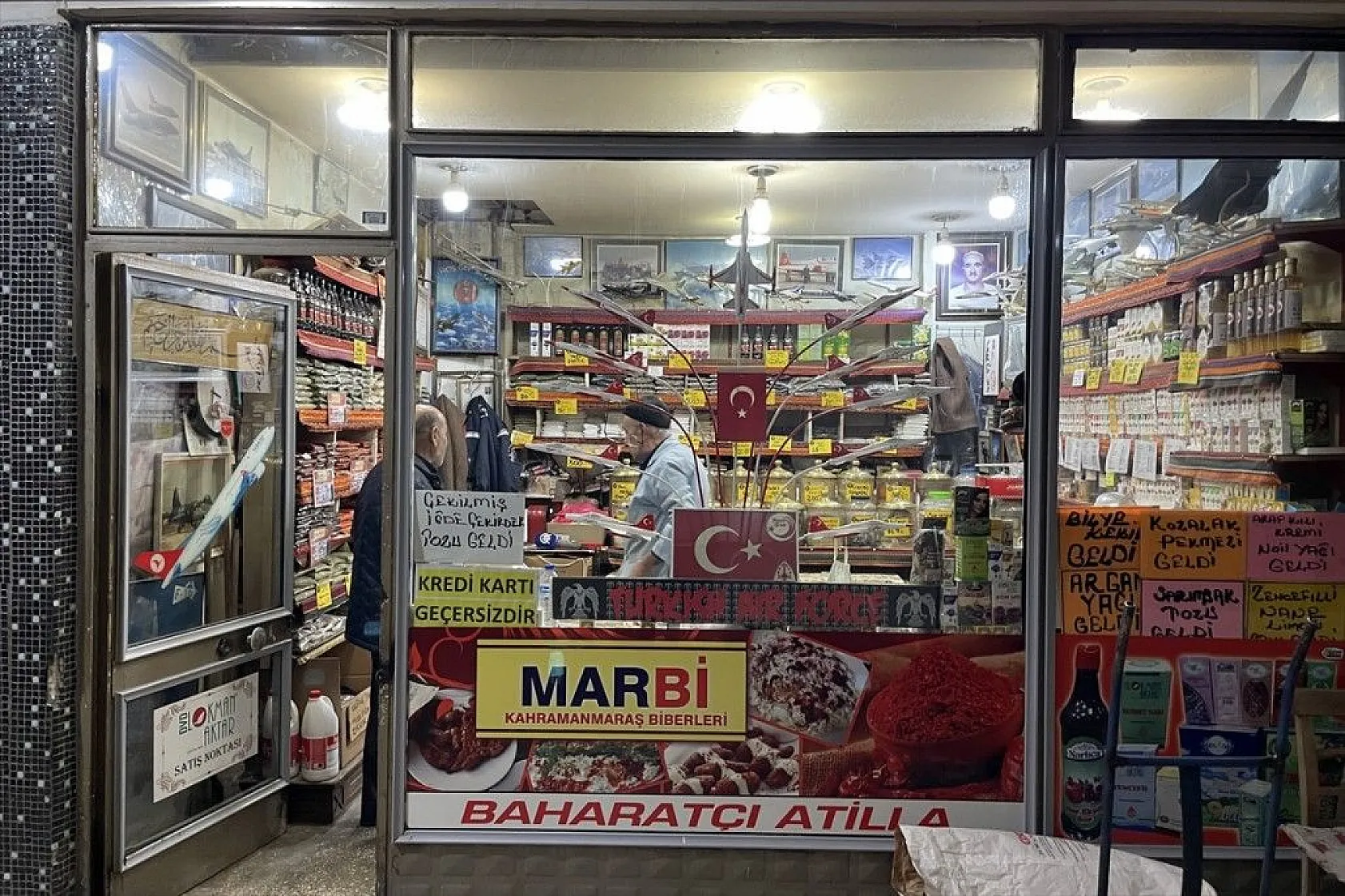 60 yılda 500'ü aşkın uçak maketi biriktirdi