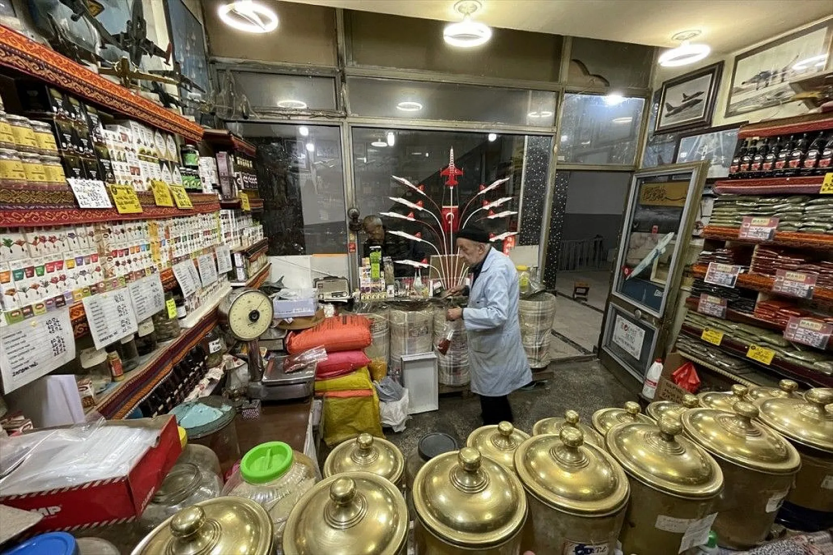 60 yılda 500'ü aşkın uçak maketi biriktirdi