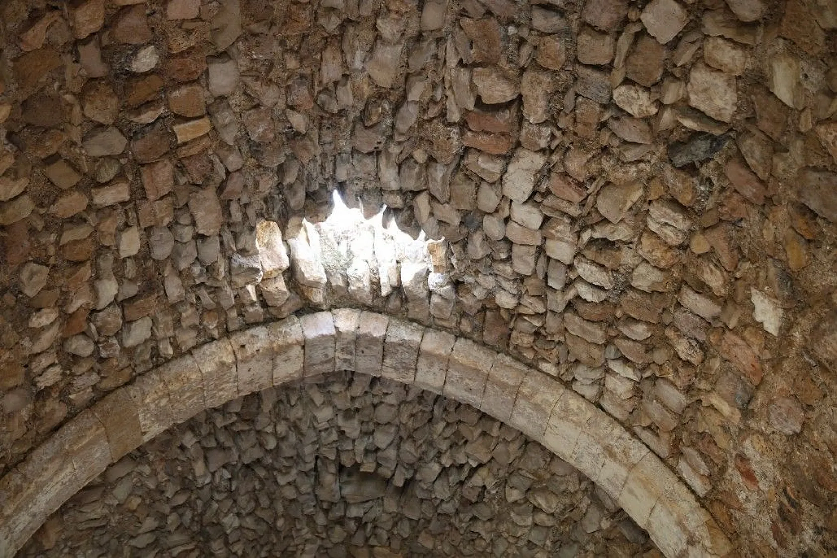 750 yıllık kervansaray zamana direniyor