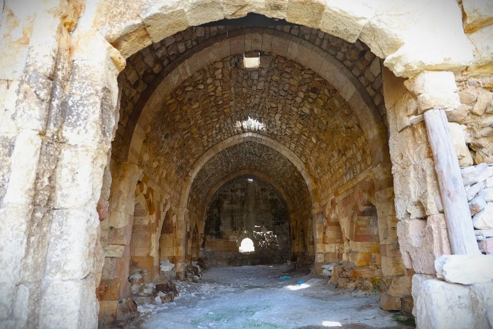 750 yıllık kervansaray zamana direniyor