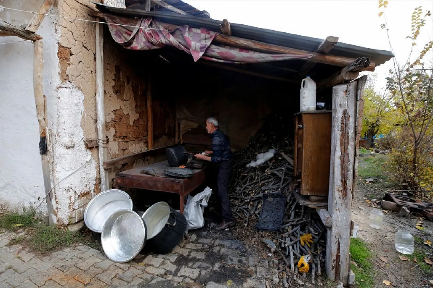 Battal usta, baba yadigarı kalaycılığı 52 yıldır sürdürüyor