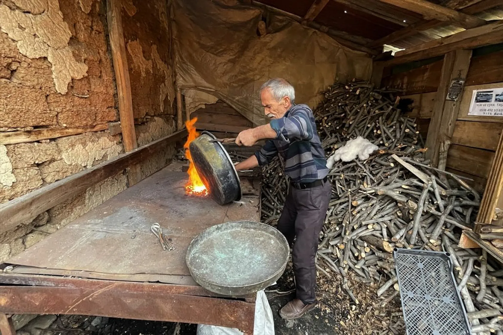 Battal usta, baba yadigarı kalaycılığı 52 yıldır sürdürüyor