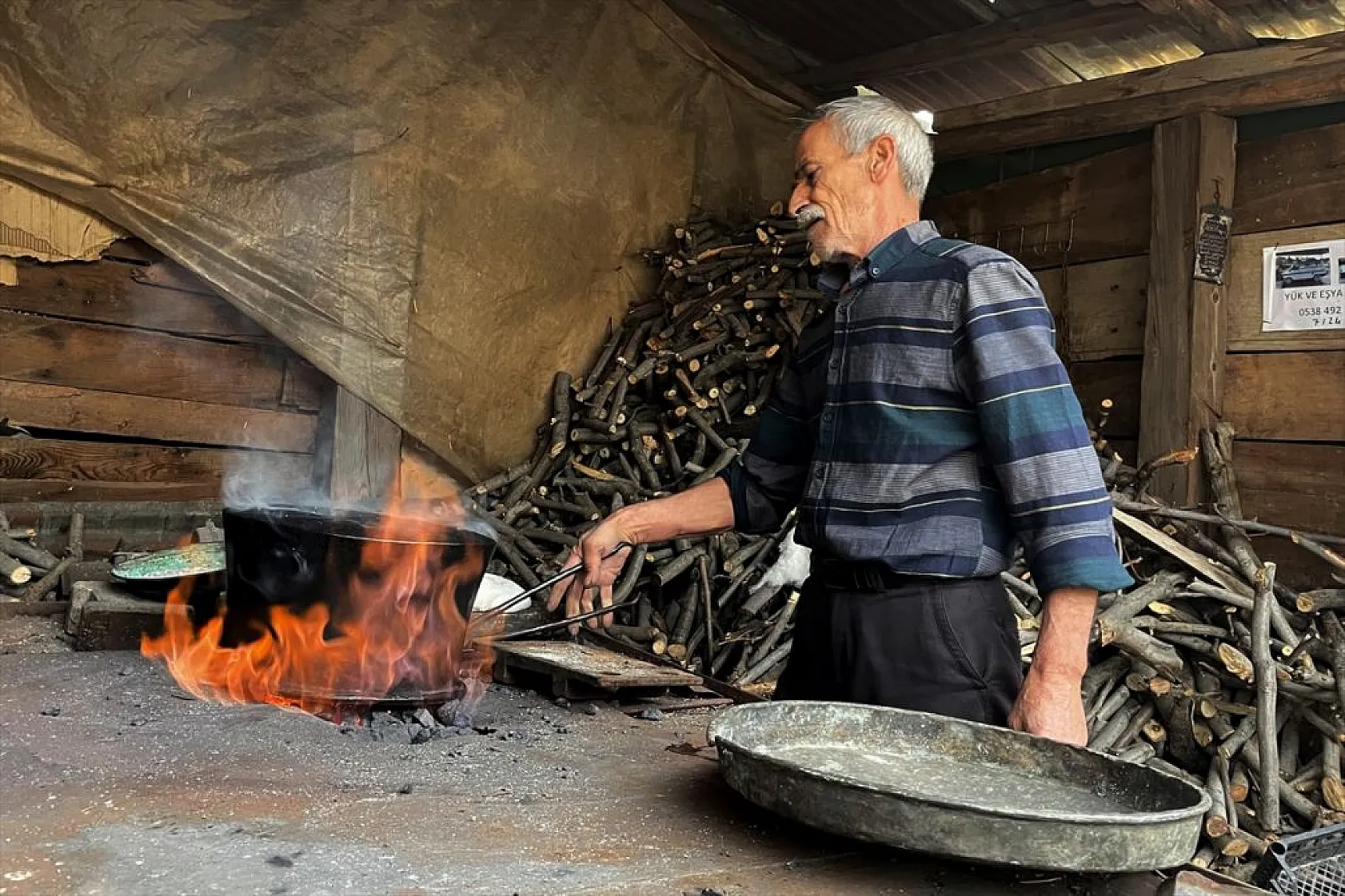 Battal usta, baba yadigarı kalaycılığı 52 yıldır sürdürüyor