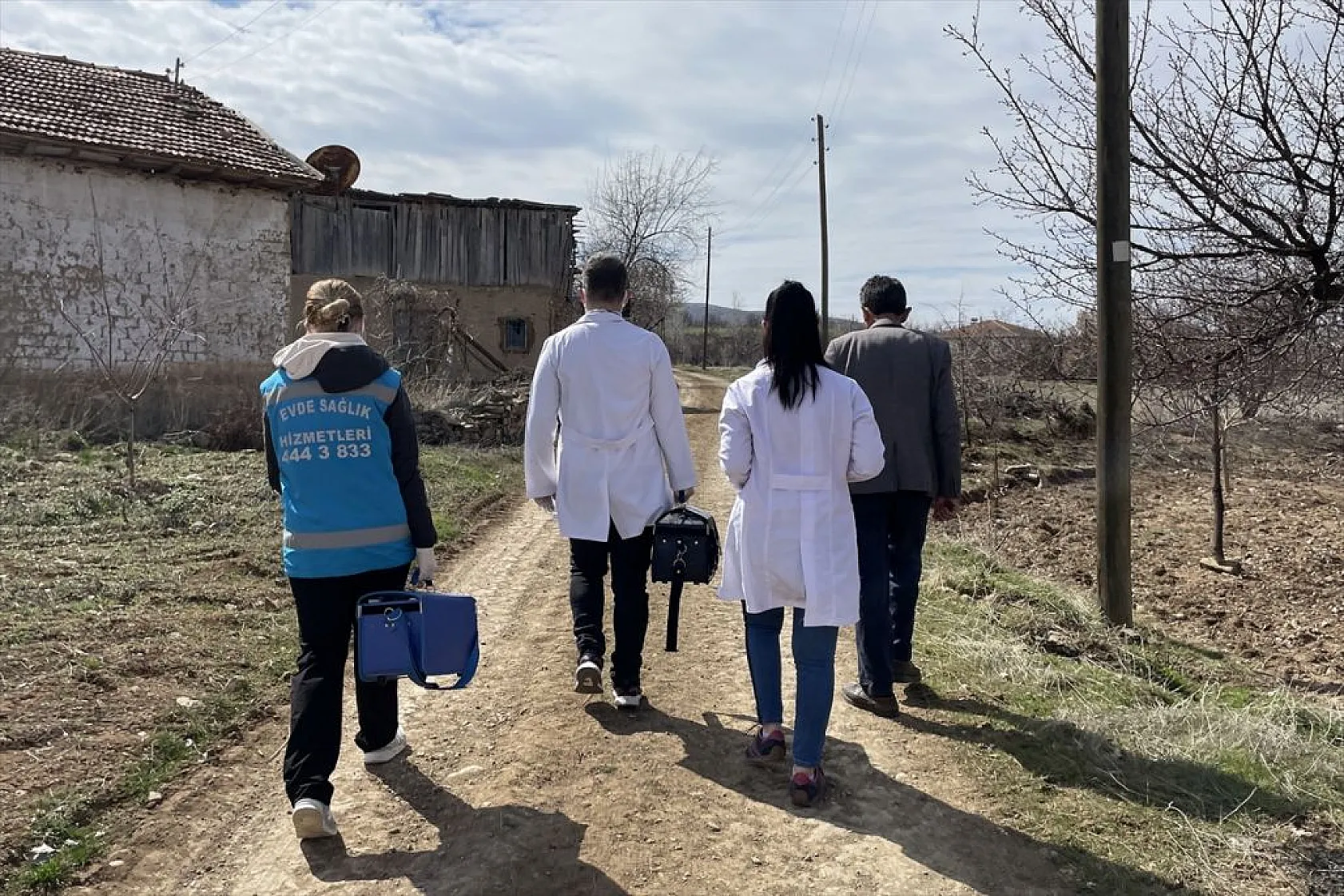 Kırsaldaki depremzedelere gezici sağlık hizmeti