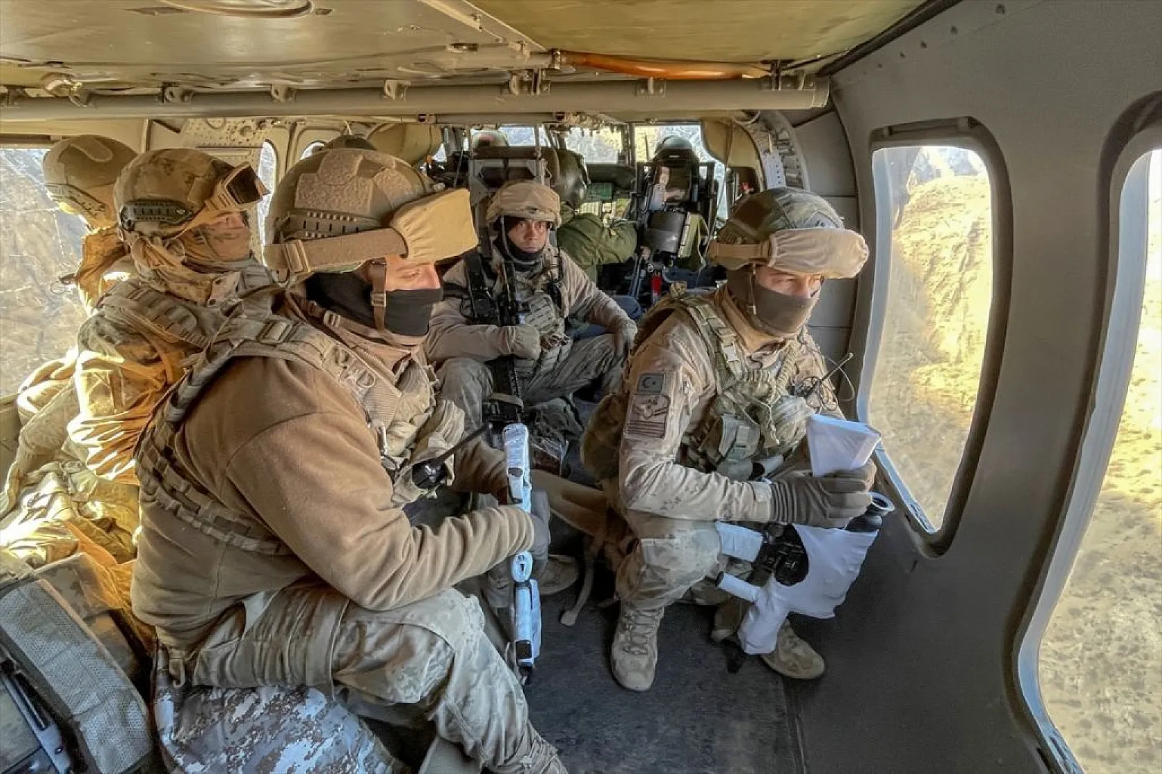 Jandarma timleri, dağları teröristlere dar ediyor