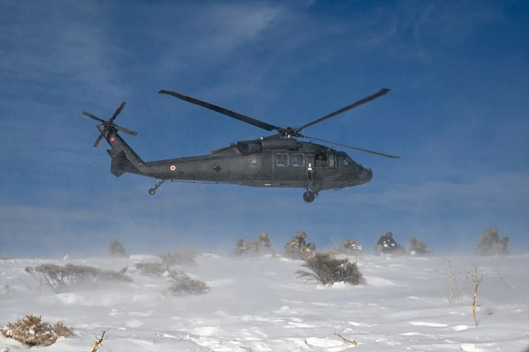 Jandarma timleri, dağları teröristlere dar ediyor