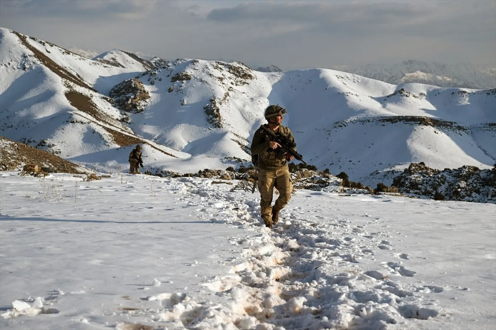 Jandarma timleri, dağları teröristlere dar ediyor
