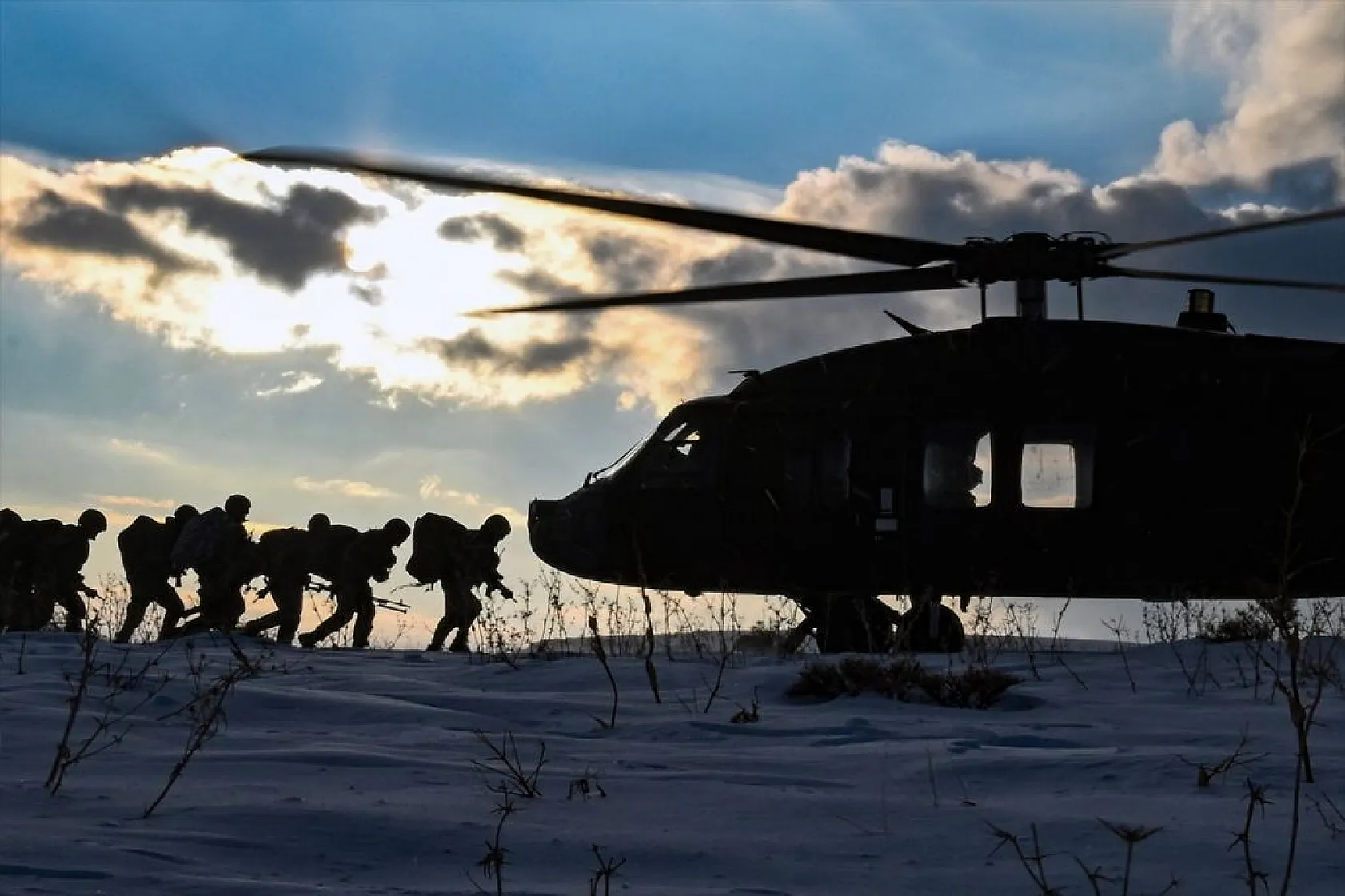 Jandarma timleri, dağları teröristlere dar ediyor