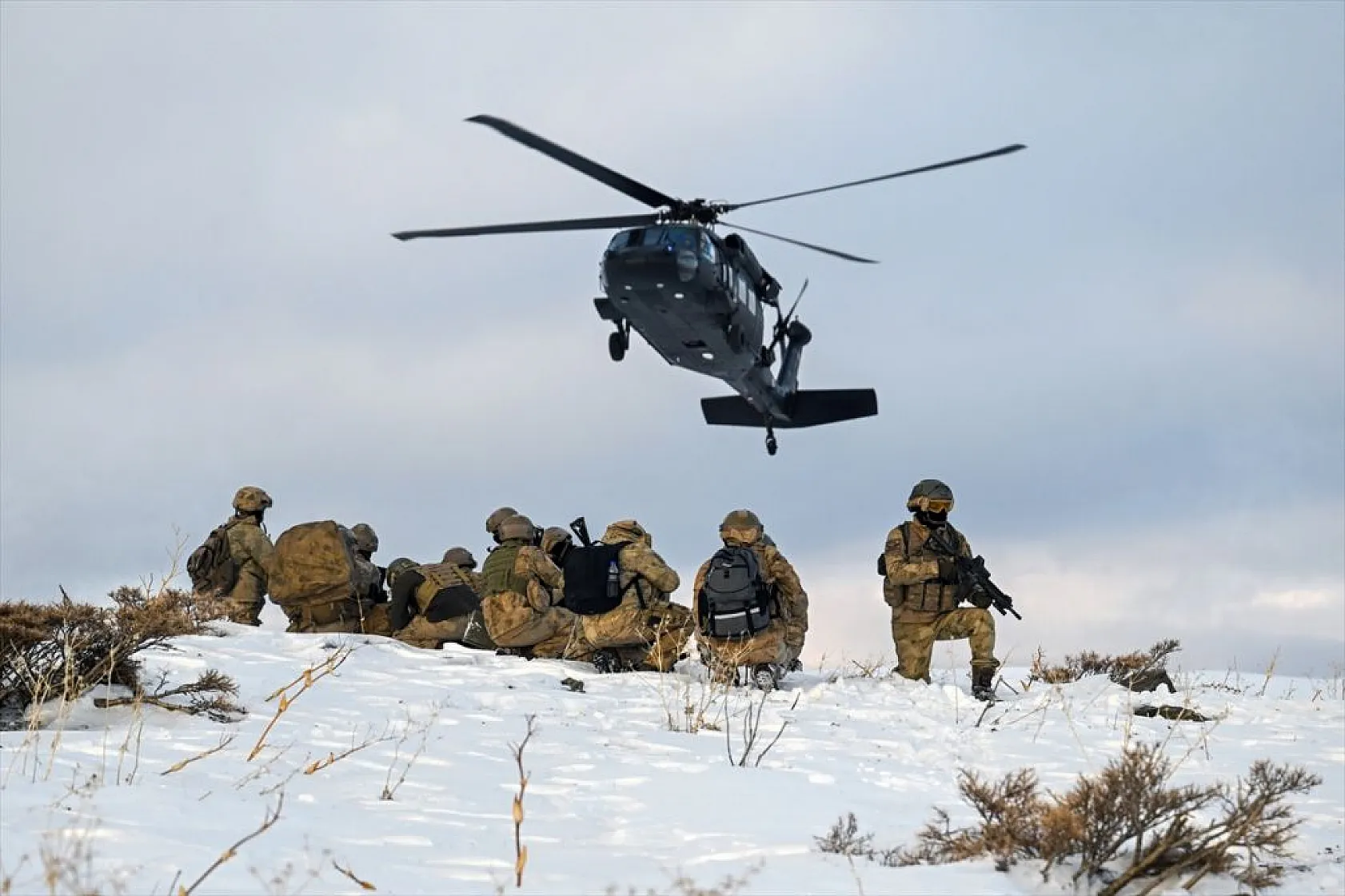Jandarma timleri, dağları teröristlere dar ediyor