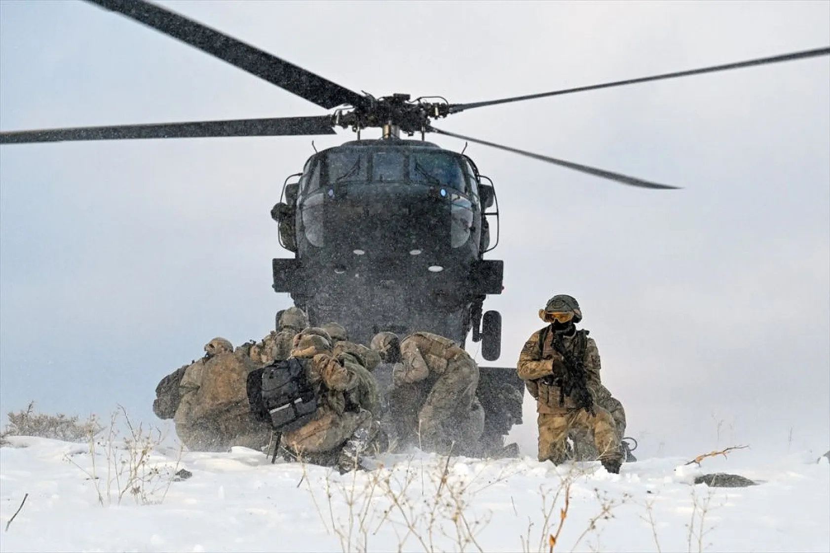 Jandarma timleri, dağları teröristlere dar ediyor