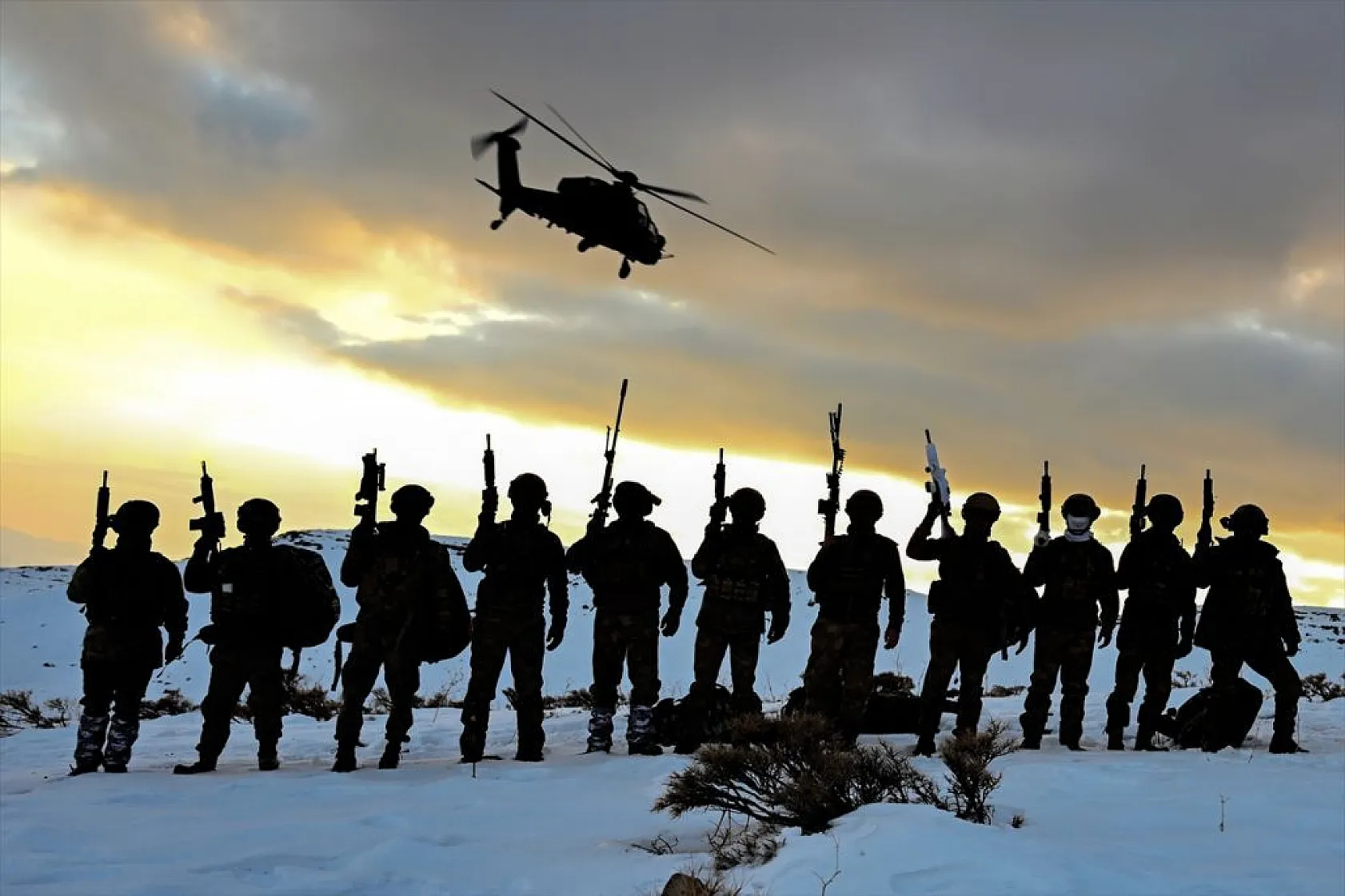 Jandarma timleri, dağları teröristlere dar ediyor