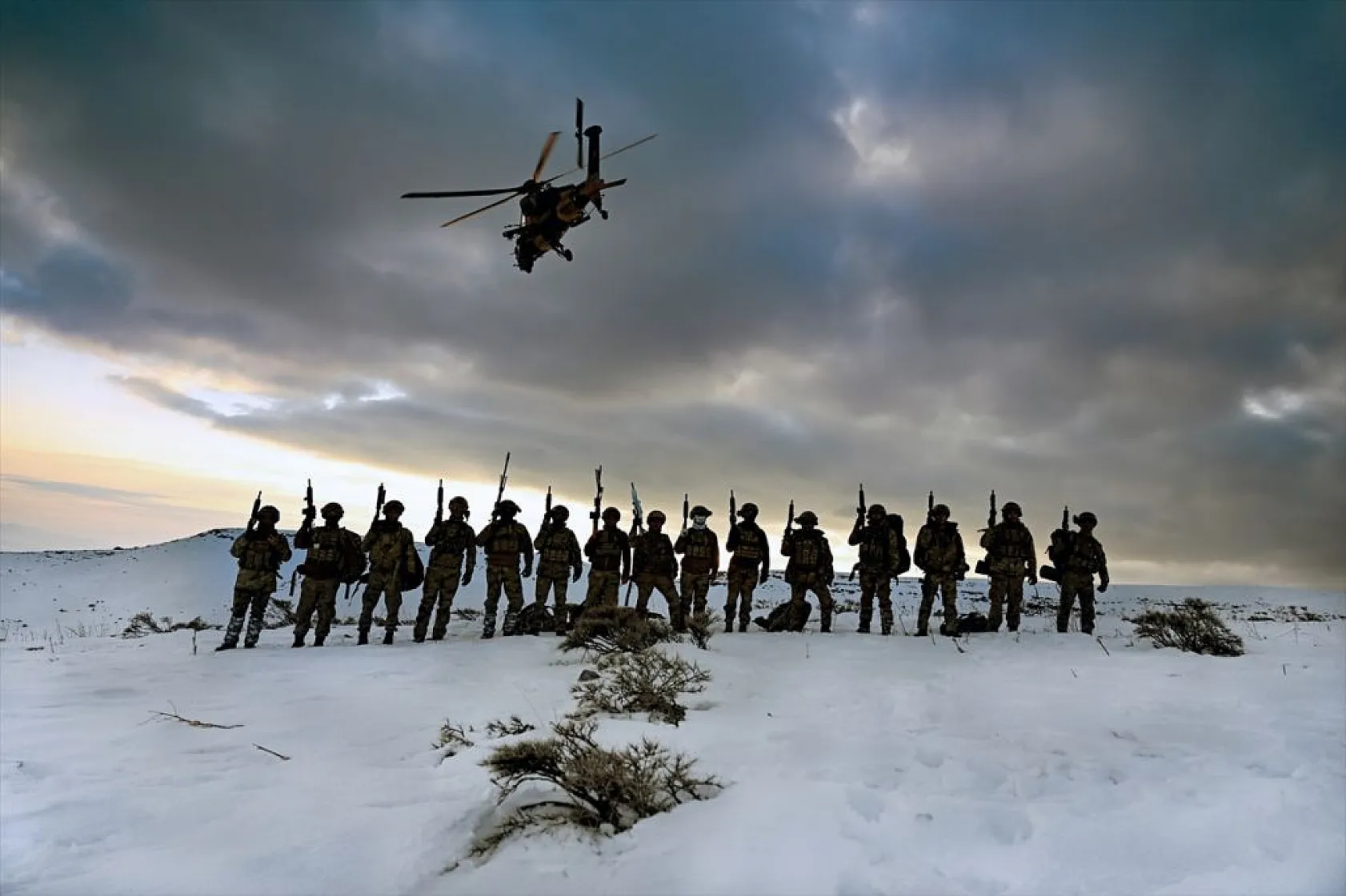 Jandarma timleri, dağları teröristlere dar ediyor