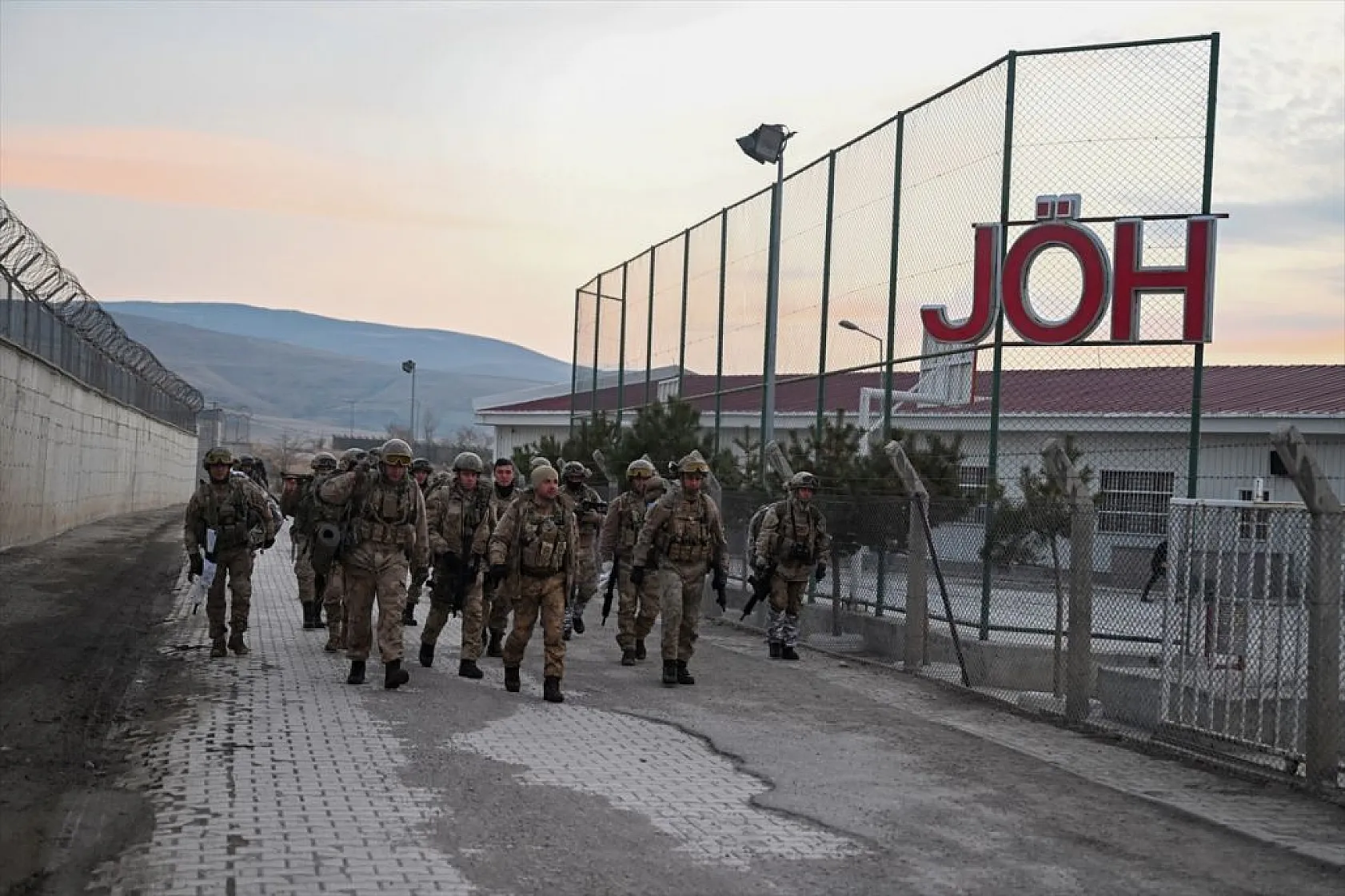 Jandarma timleri, dağları teröristlere dar ediyor