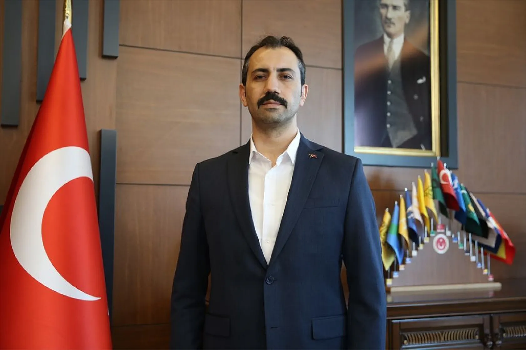 Elazığ'da ekipler, depremzedelerin yaralarını sarıyor