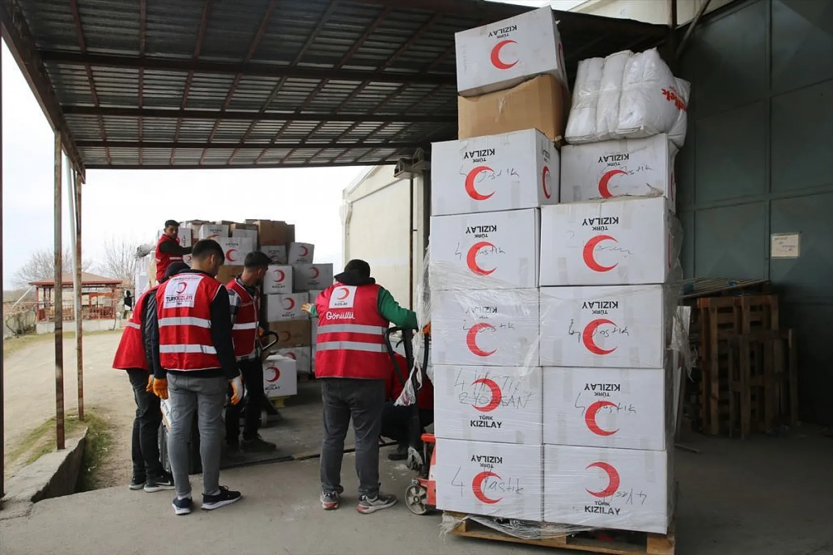 Elazığlılar, afetzedeler için tek yürek oldu