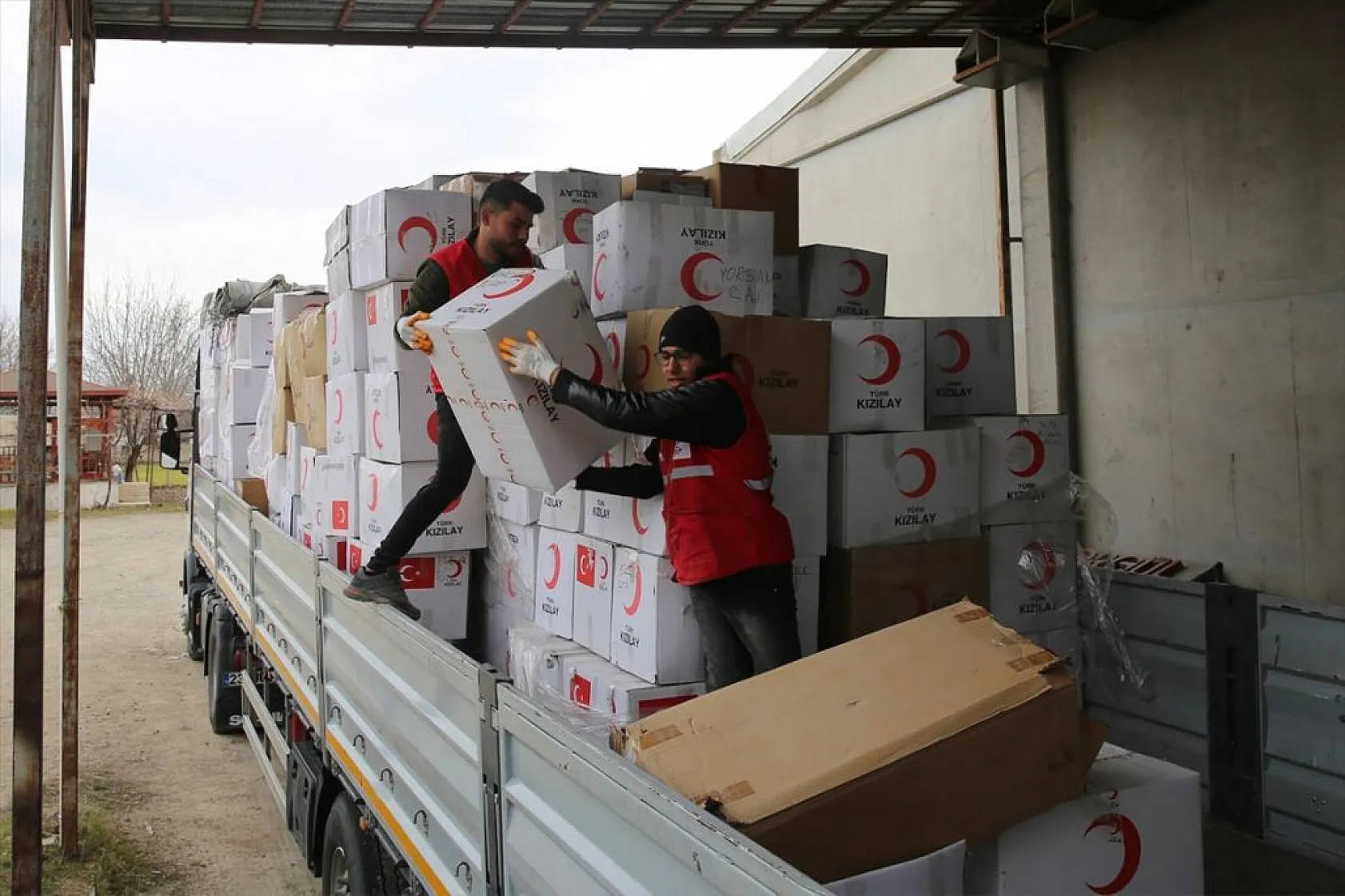 Elazığlılar, afetzedeler için tek yürek oldu