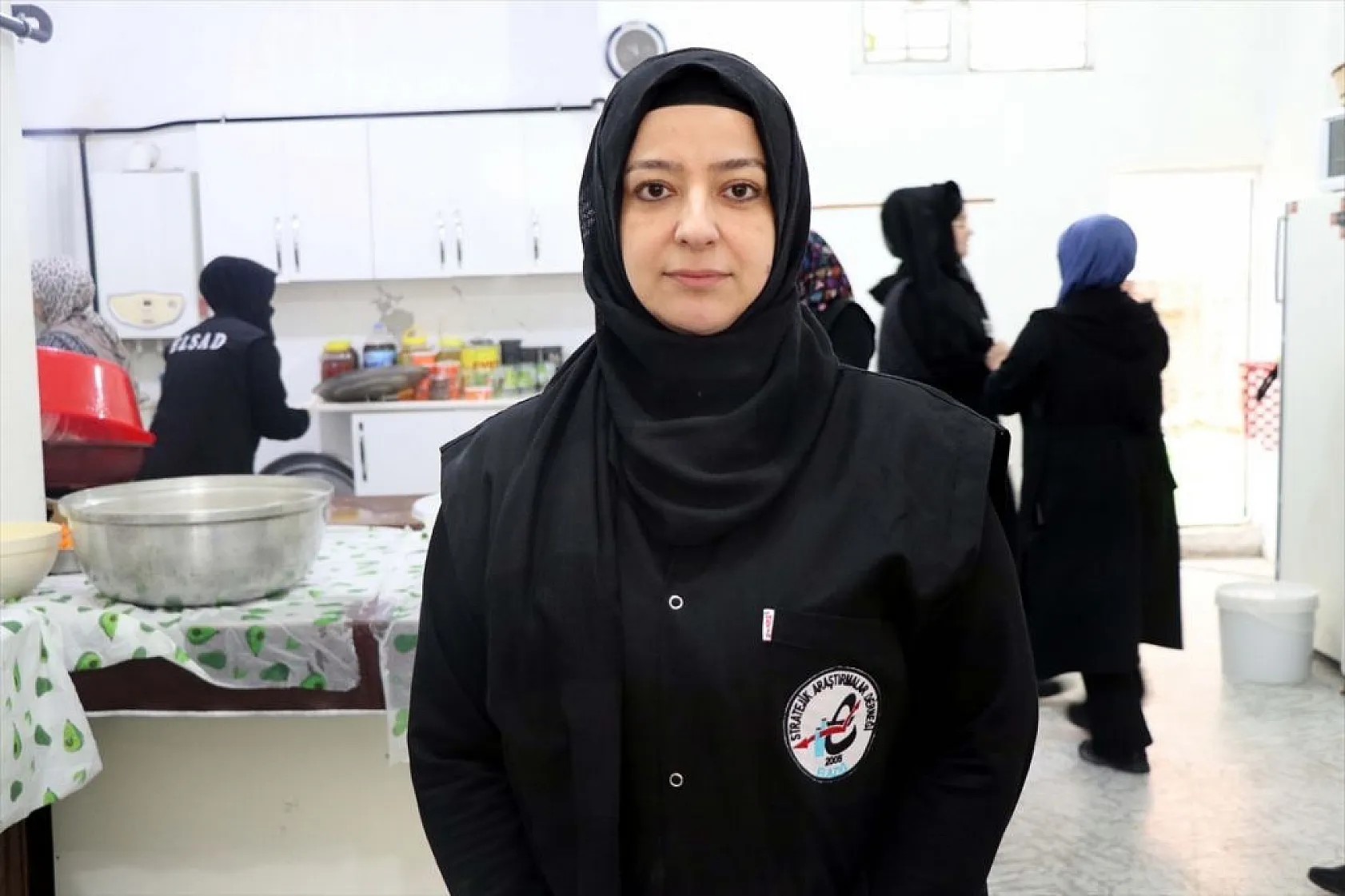 Anne elinden iftarlıklar depremzedeler için pişiyor