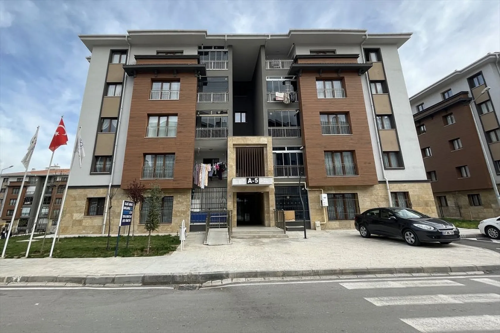 Elazığ'da depremzedeler yeni konutlarına kentsel dönüşümle kavuştu