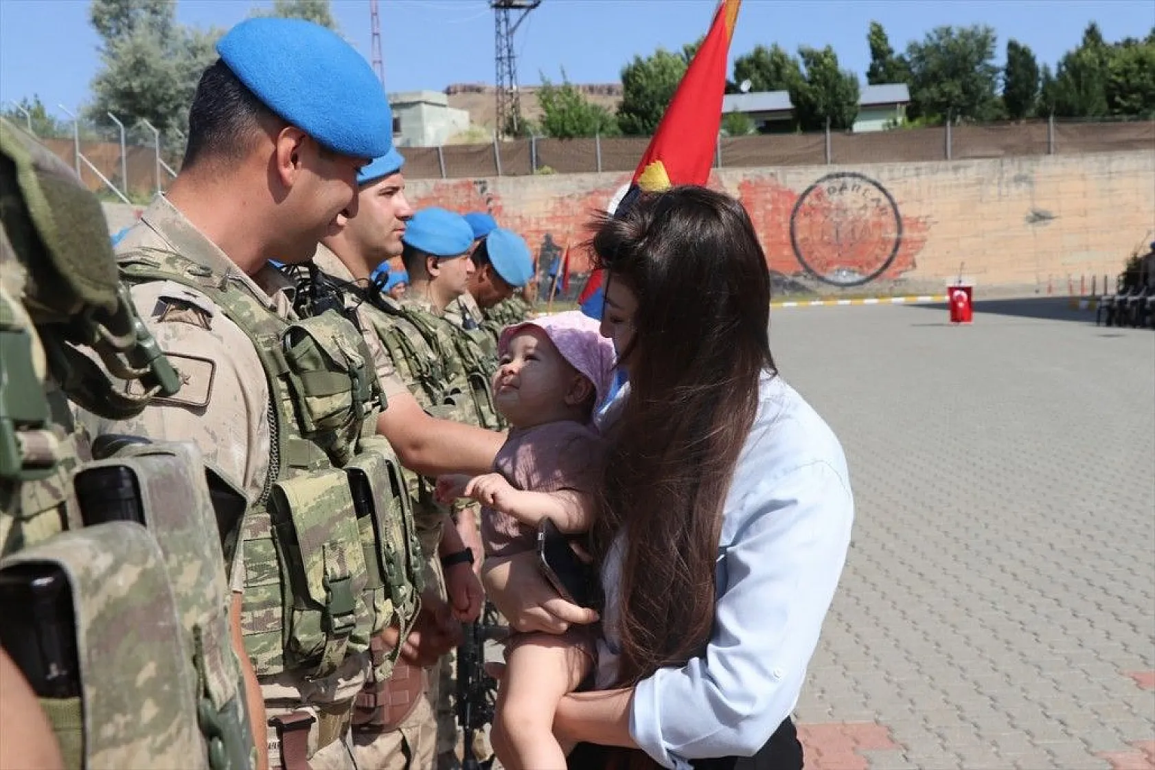 Elazığ'da komandolar dualarla Suriye'ye uğurlandı