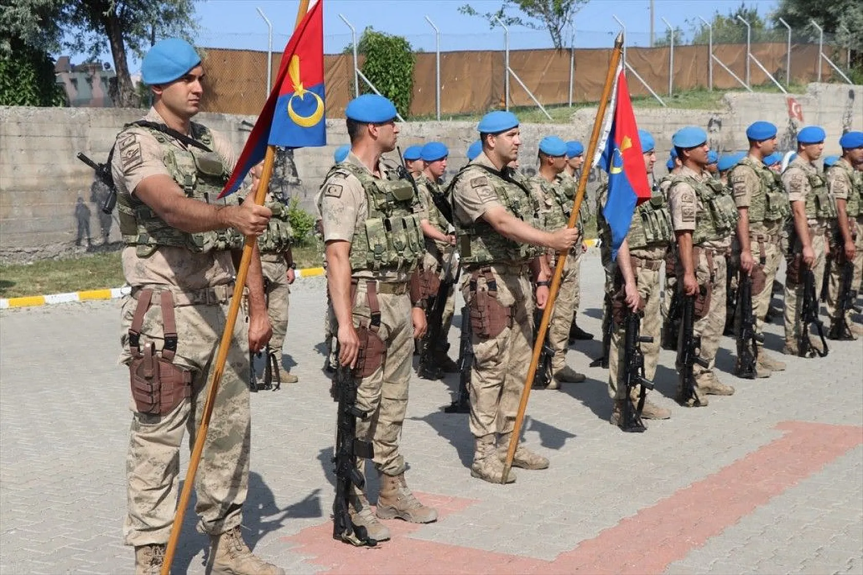 Elazığ'da komandolar dualarla Suriye'ye uğurlandı