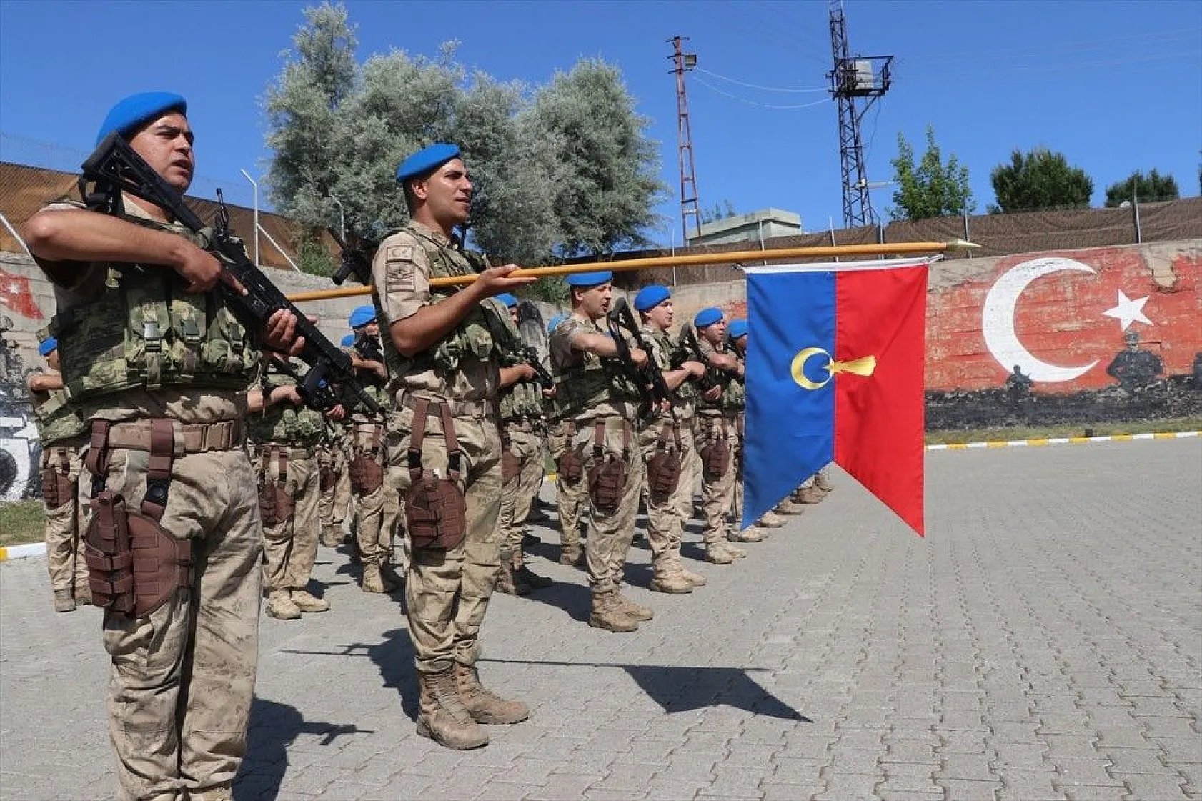 Elazığ'da komandolar dualarla Suriye'ye uğurlandı