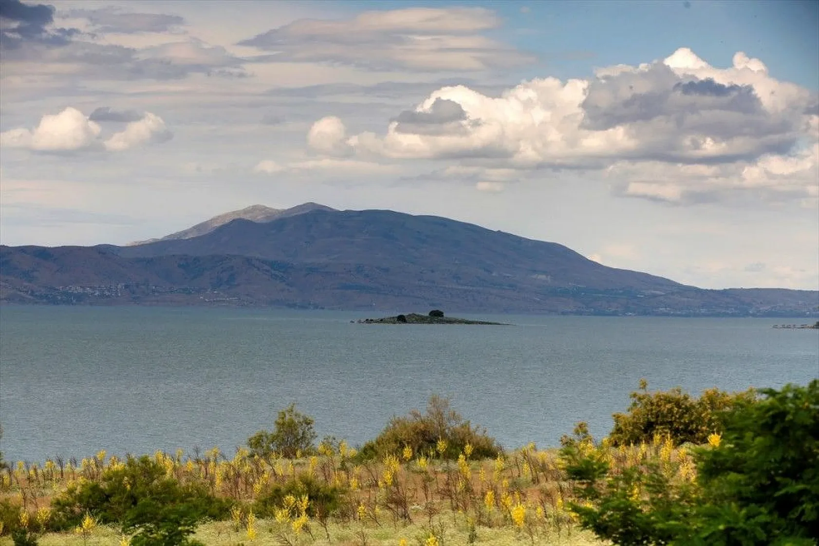 Hazar Gölü, bayramda tatilcilerin doğudaki tercihi olacak