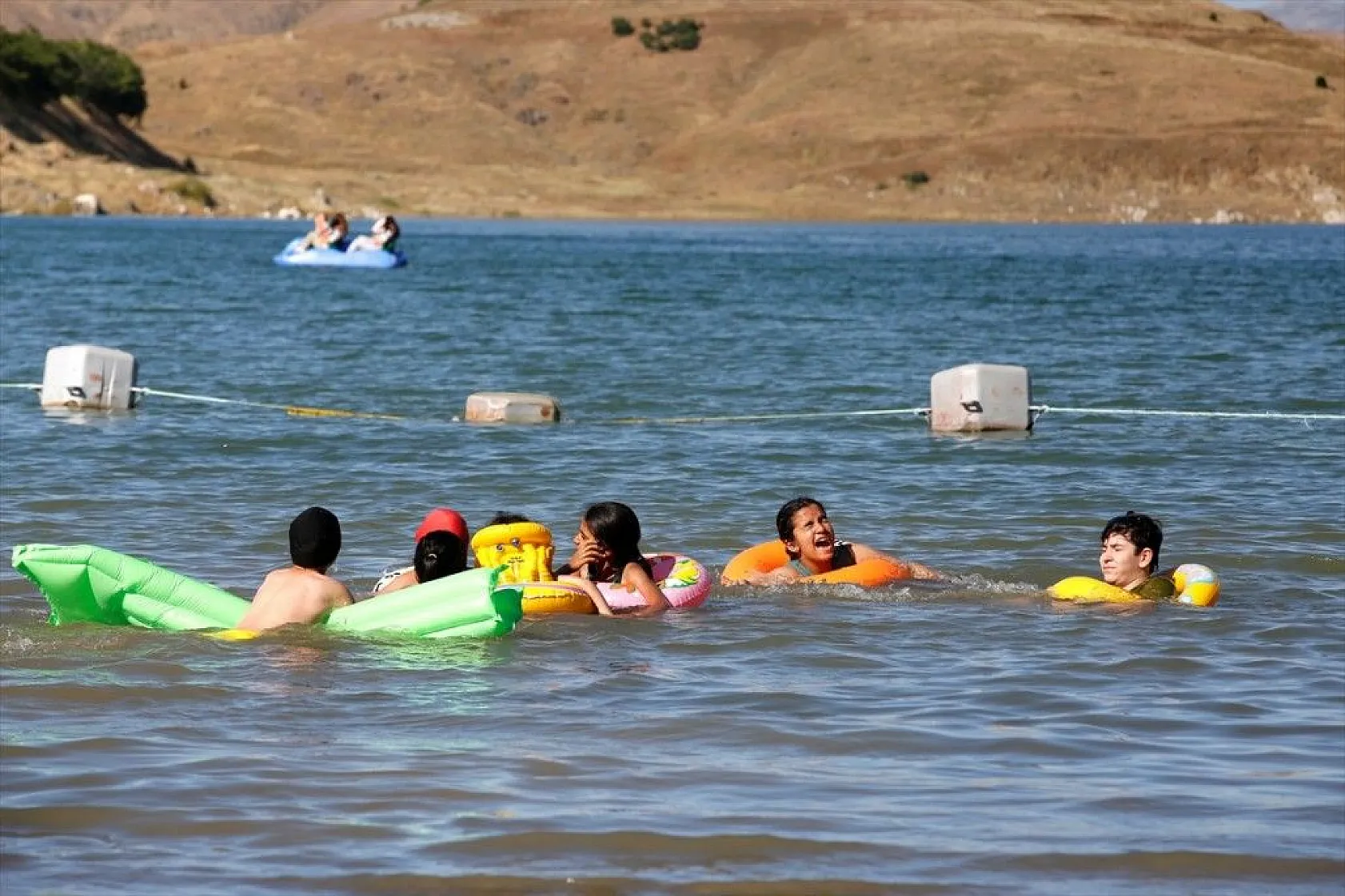 Hazar Gölü, bayramda tatilcilerin doğudaki tercihi olacak