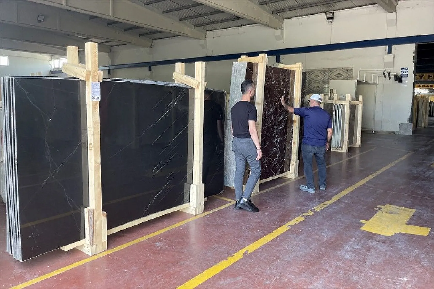 Elazığ'ın vişne, Diyarbakır'ın siyah inci mermeri Kanada ve Avusturya'ya gönderilecek