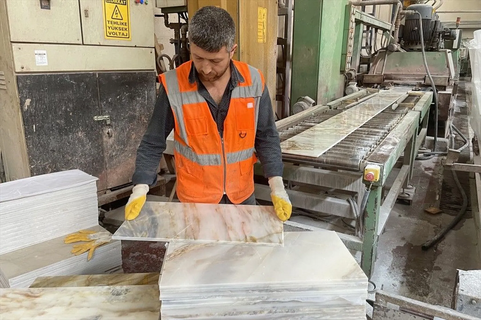 Elazığ'ın vişne, Diyarbakır'ın siyah inci mermeri Kanada ve Avusturya'ya gönderilecek