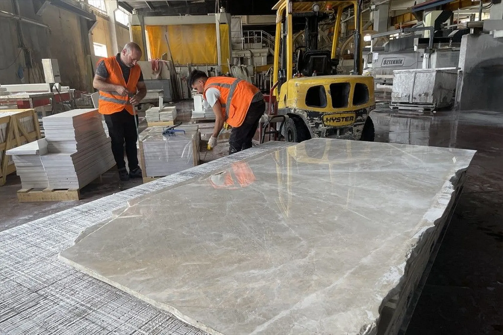 Elazığ'ın vişne, Diyarbakır'ın siyah inci mermeri Kanada ve Avusturya'ya gönderilecek