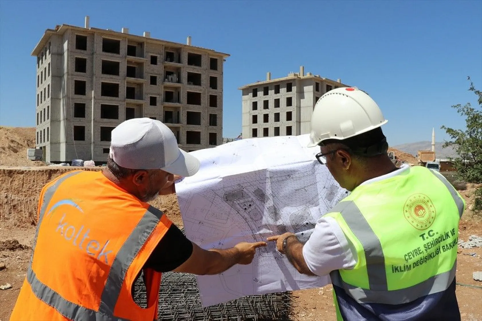 Elazığ'da depremzedeler için 2 bin 936 konut inşa ediliyor