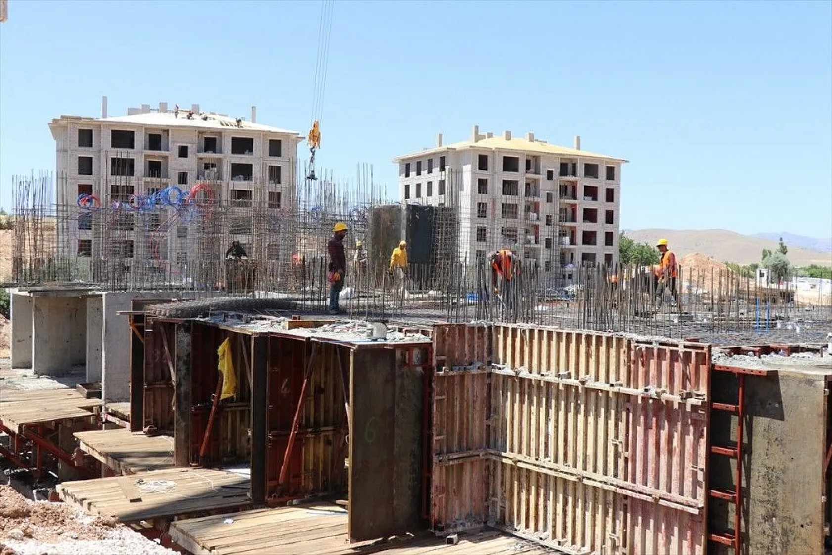 Elazığ'da depremzedeler için 2 bin 936 konut inşa ediliyor