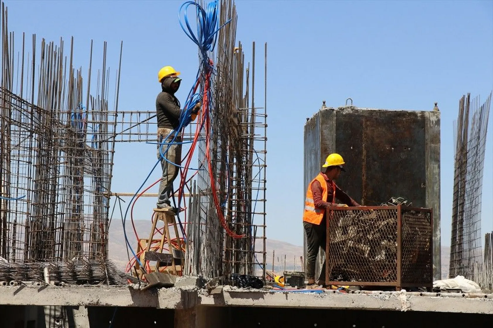 Elazığ'da depremzedeler için 2 bin 936 konut inşa ediliyor