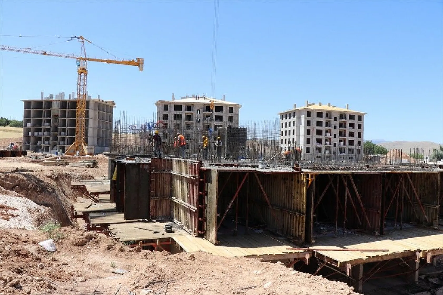 Elazığ'da depremzedeler için 2 bin 936 konut inşa ediliyor